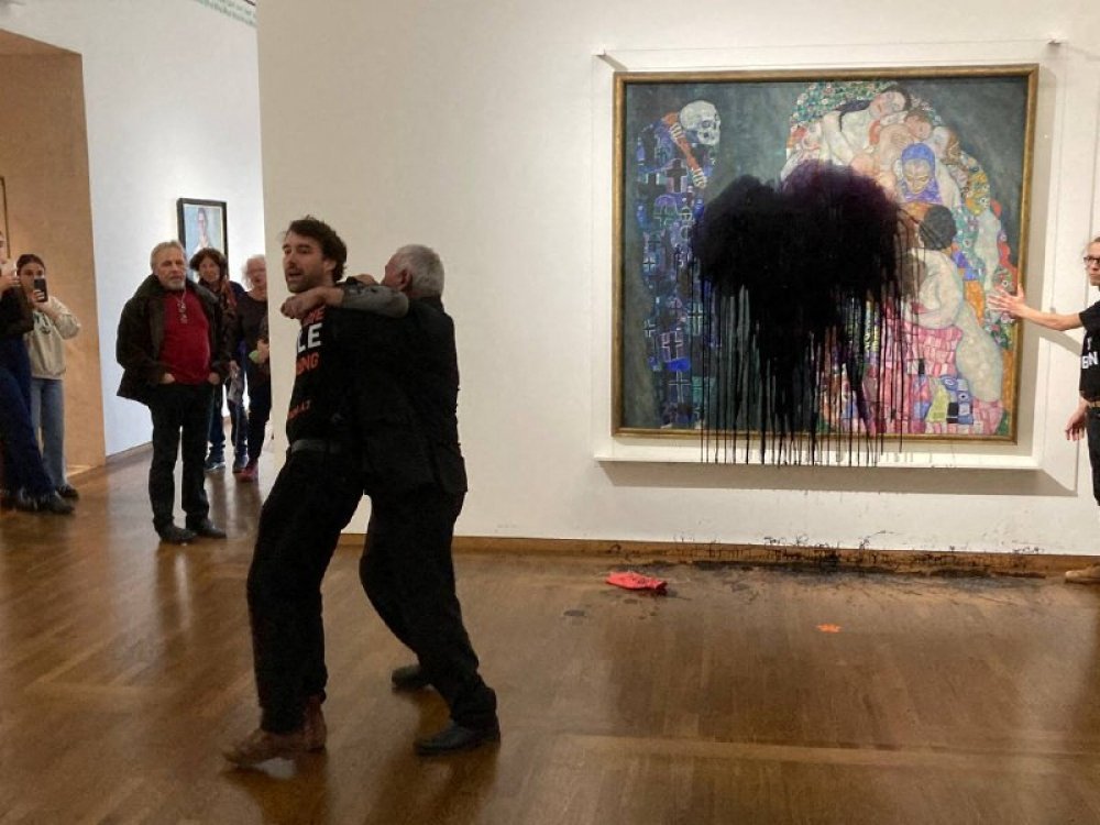 Aktivisti zalili Klimtovu sliku