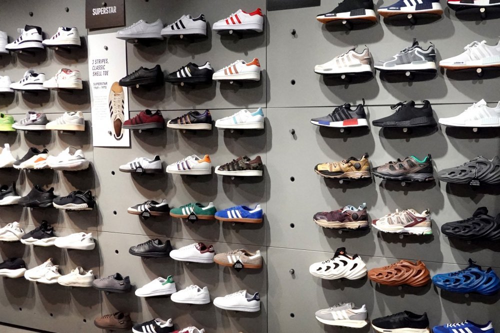 Adidas kona no odlu io to e napraviti s gomilom neprodanih Yeezy tenisica koje im zadaju glavobolje tportal