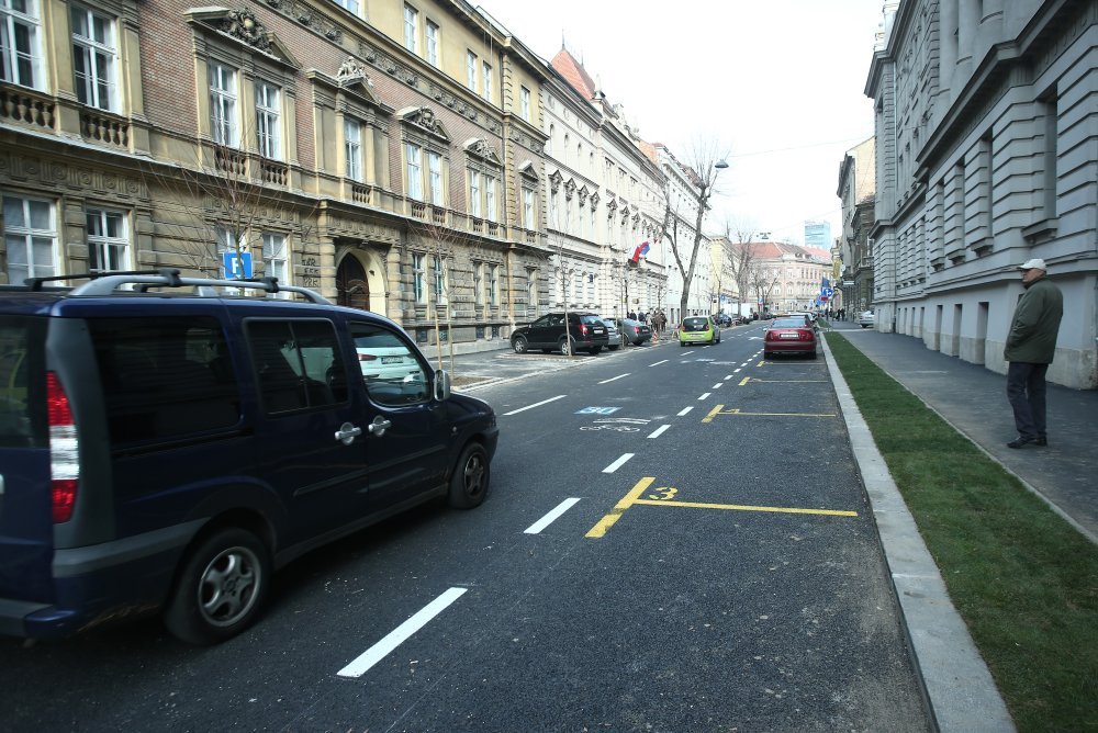 Dr ava Daje U Zakup Poslovne Prostore Posebno Su Zanimljiva Dva U 