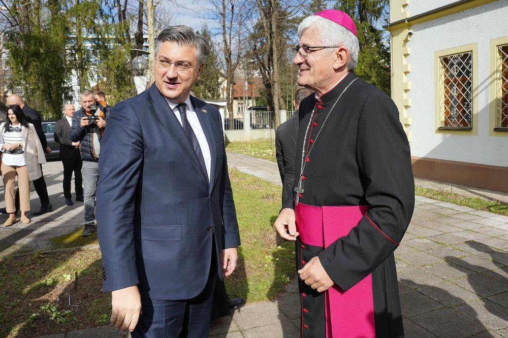 U Banjoj Luci zaređen novi biskup don Željko Majić, na ceremoniji bio Plenković - tportal
