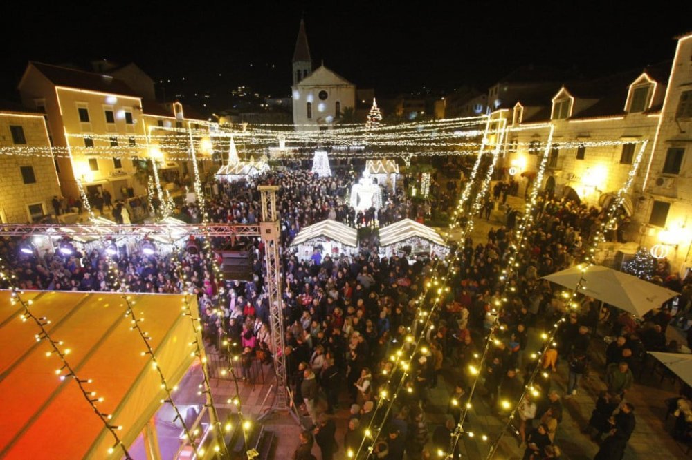 Makarska Kačićev trg