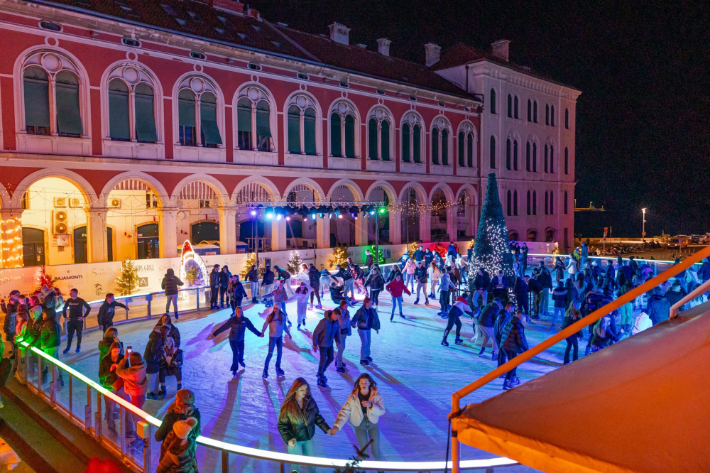 Prokurative klizalište, Split