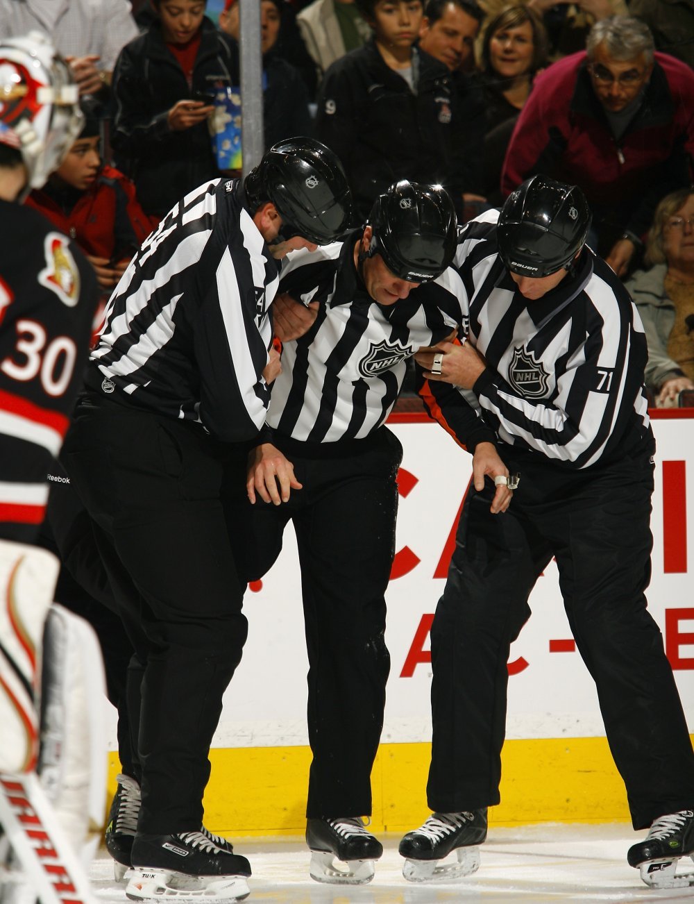 NHL suci Dave Jackson (8), Greg Devorski (54) i Brad Kovachik (71)