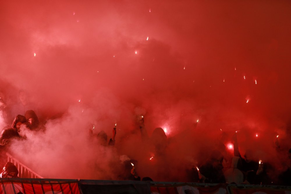 Huliganske scene na derbiju Partizana i Zvezde (1)