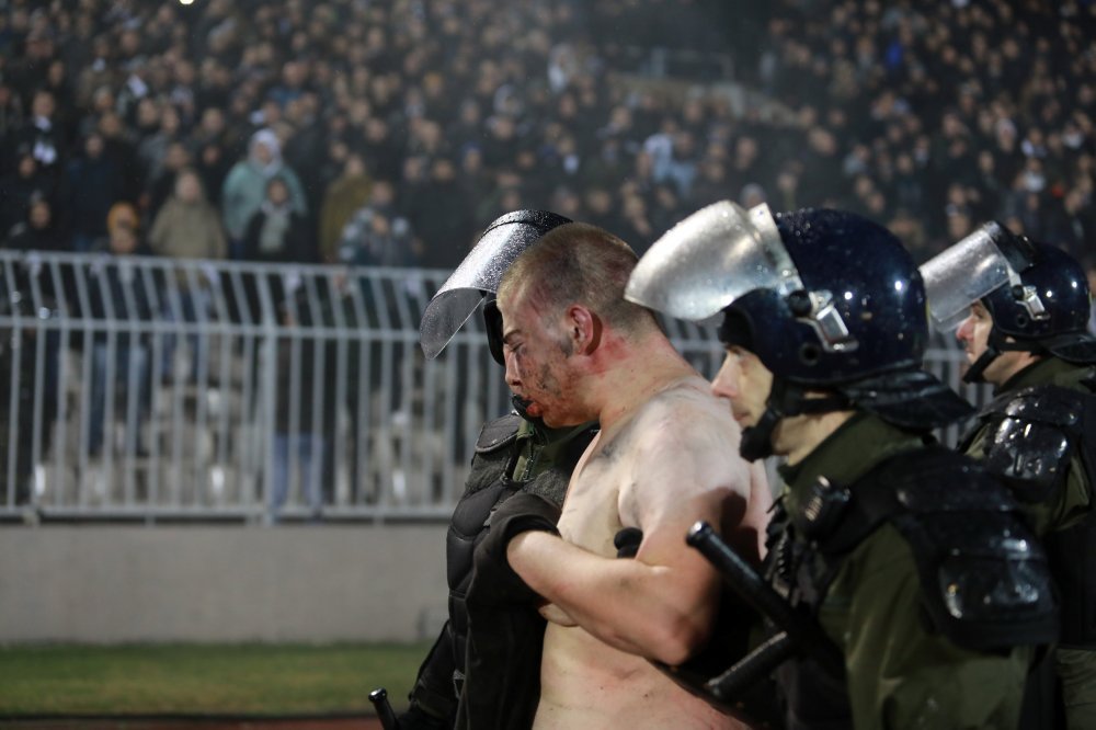 Huliganske scene na derbiju Partizana i Zvezde (7)