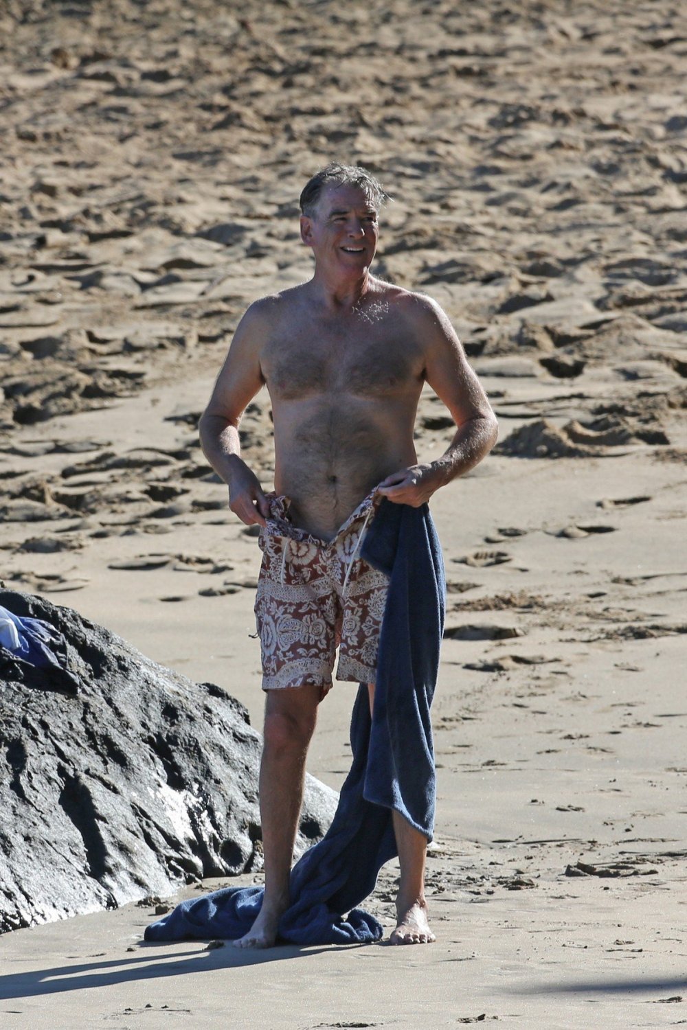 Pierce brosnan nude video, bear fucks teen anal