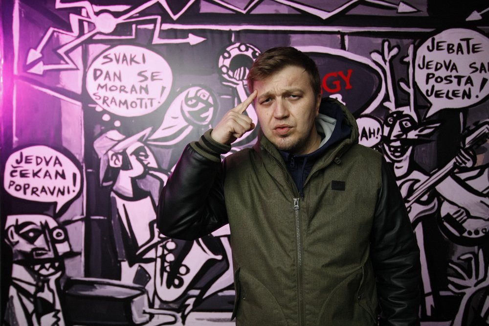 kako znate da li se druži s nekim drugim