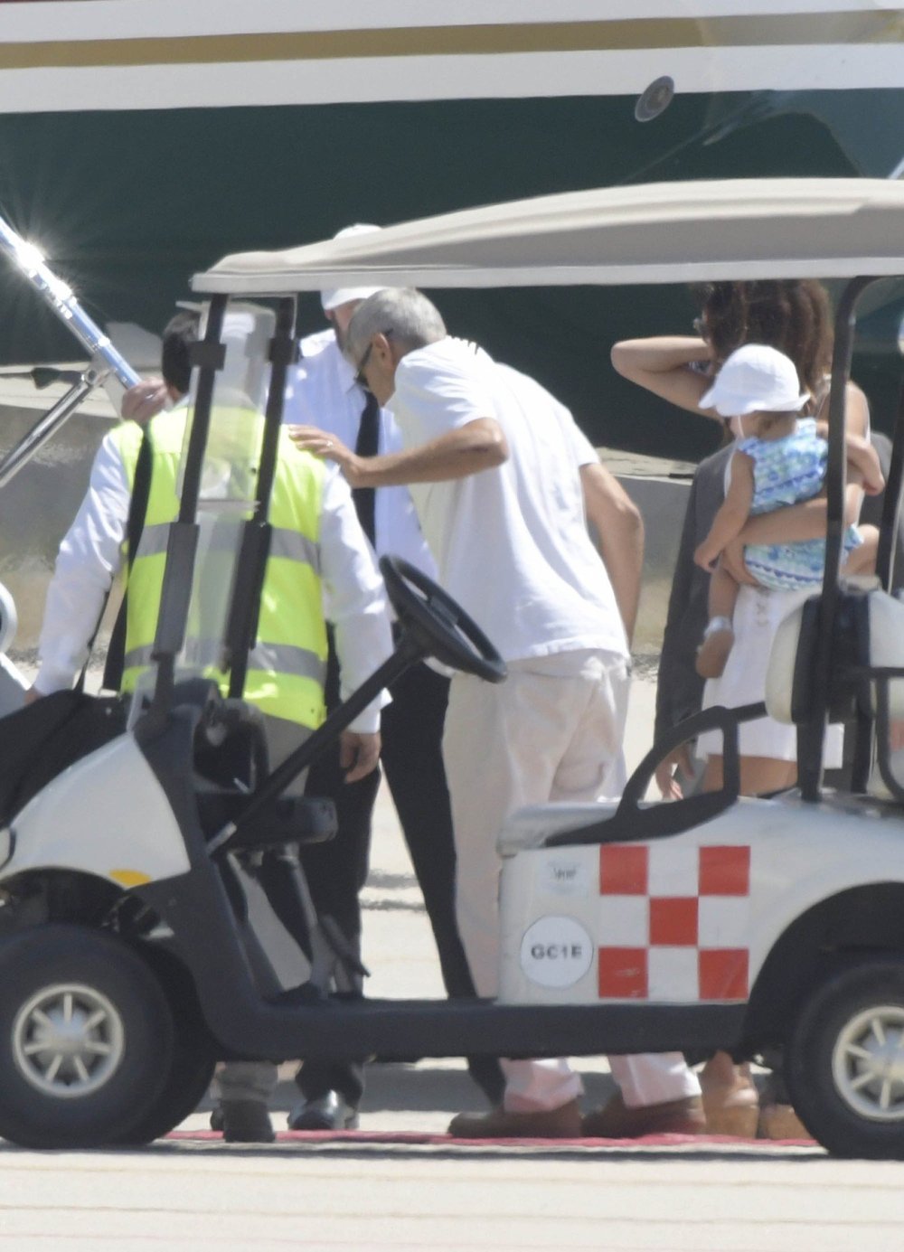 OzlijeÄeni George Clooney s obitelji napuÅ¡ta Sardiniju