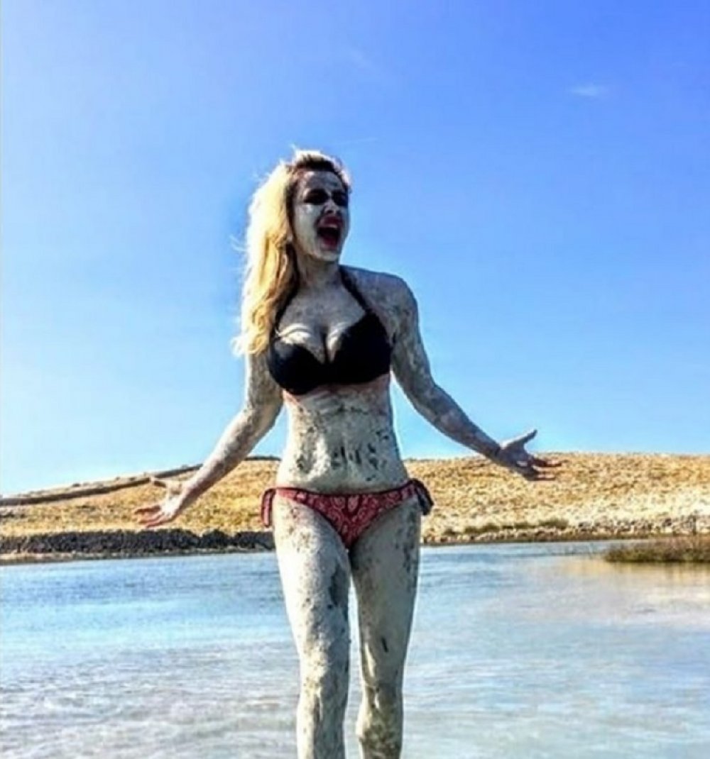 Renata sopek gole slike
