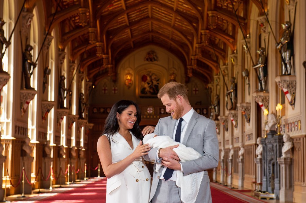 Meghan Markle i princ Harry sa sinom u dvorcu Windsor