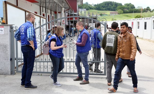 U prihvatilištu za migrante Miral u Velikoj Kladuši u jutarnjim satima subote izbio požar.