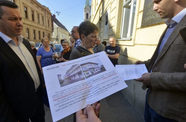 Prosvjed pred gradskom vijećnicom