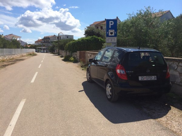 Parking u Jezerima - snimio čitatelj