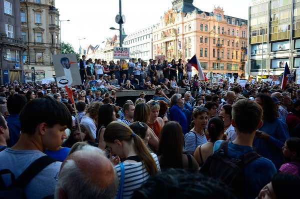 Još od kraja travnja deseci tisuća čeških građana okupljaju se na prosvjedima