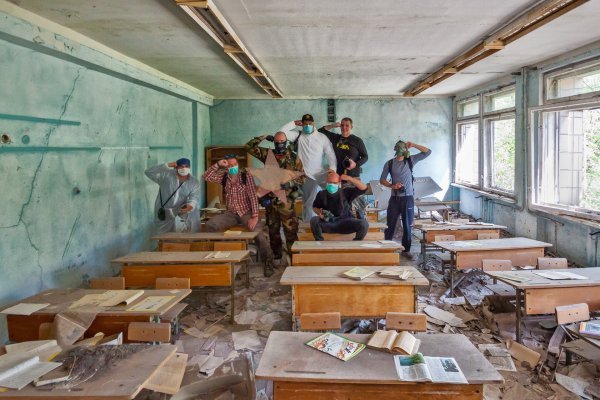 Članovi udruge TheMladichi u razredu u Pripjatu