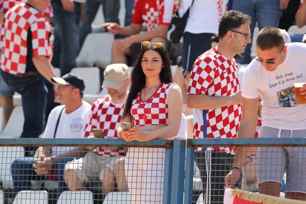 Navijači na utakmici Hrvatska - Wales