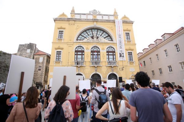 U Splitu prosvjed protivnika obaveznog cijepljenja