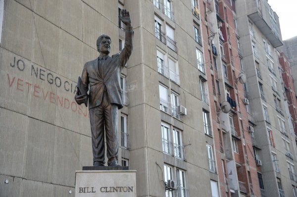 Spomenik Billu Clintonu u Prištini