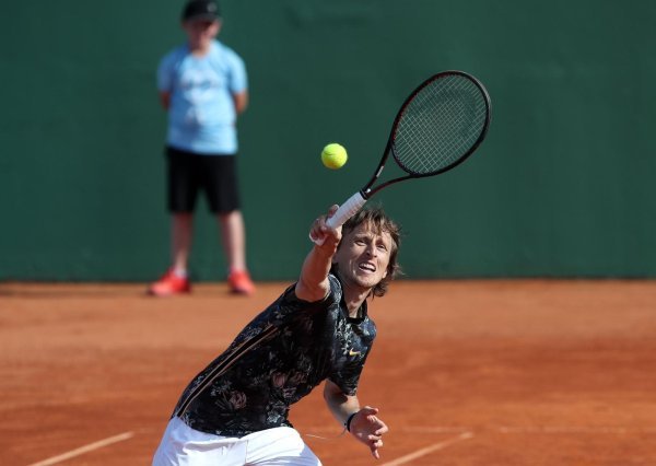 Luka Modrić igra tenis