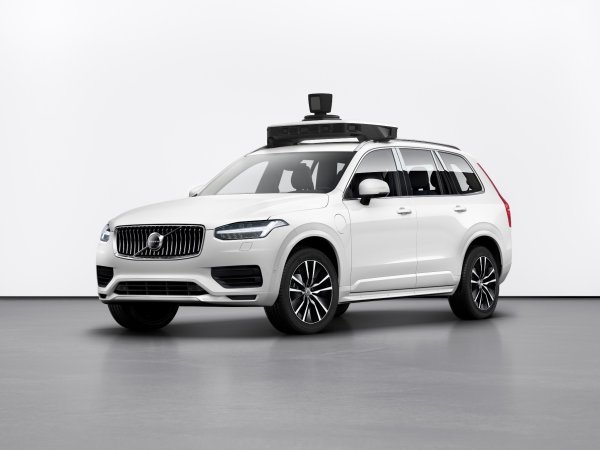Volvo i Uber su predstavili poseban model Volvo XC90 koji može voziti sam