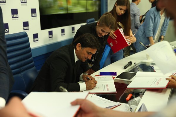 Zlatko Dalić u Moskvi predstavio rusko izdanje knjige 'Rusija naših snova'