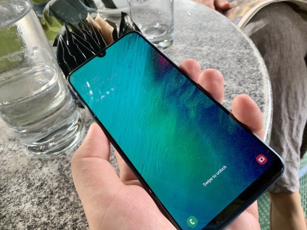 Samsung Galaxy A50 slike uređaja