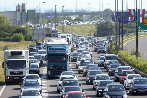 Zagreb: Gužva na naplatnoj postaji Lučko na putu prema moru