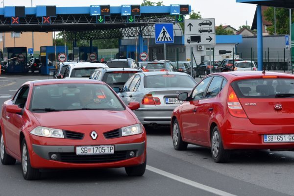 Na graničnom prijelazu s BiH u Slavonskom Brodu povremene su gužve