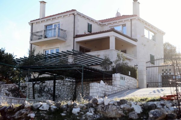 Kuća ministra Lovre Kuščevića u Nerežišćima