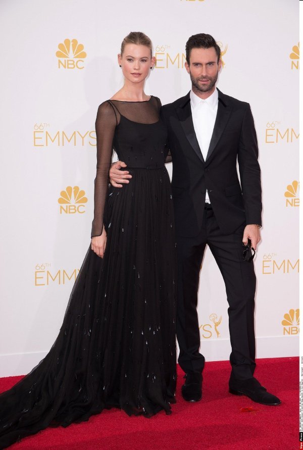 Behati Prinsloo i Adam Levine