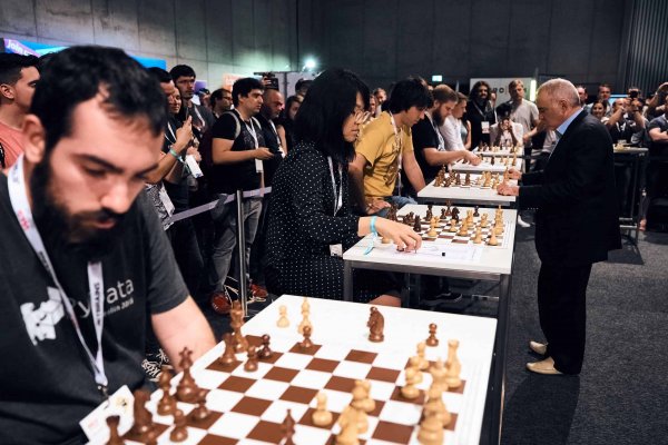 Legendarni Gari Kasparov sudjelovao je u šahovskoj simultanki s deset odabranih developera