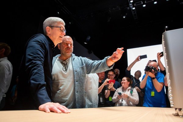 Tim Cook i Jonathan Ive