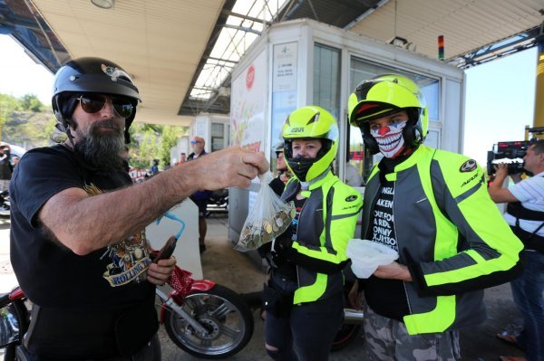 Riječki bajkeri sitnišem protiv naplate mostarine na Krčkom mostu