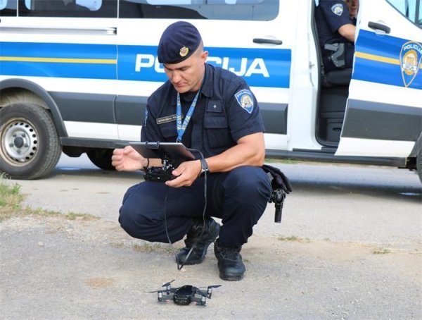 Policijski dron