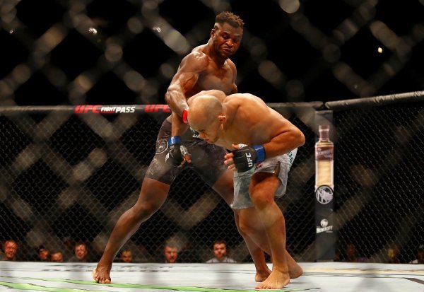 Francis Ngannou i Junior Dos Santos
