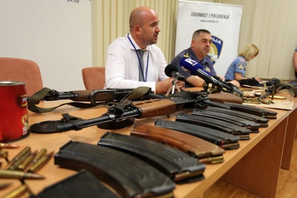 Policija zapljenila veliku količinu oružja kod Novog Vinodolskog