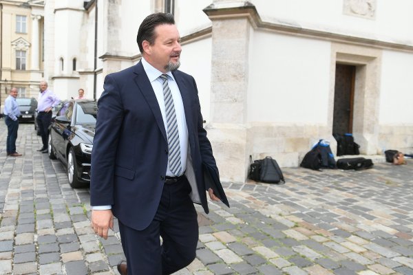 Lovro Kuščević dolazi na sjednicu Vlade
