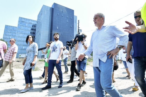 Milan Bandić u obilasku Plinarskog naselja