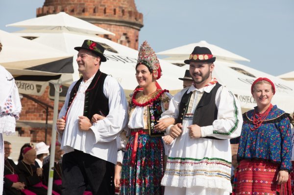 Svečana povorka povodom završetka 53. Đakovačkih vezova