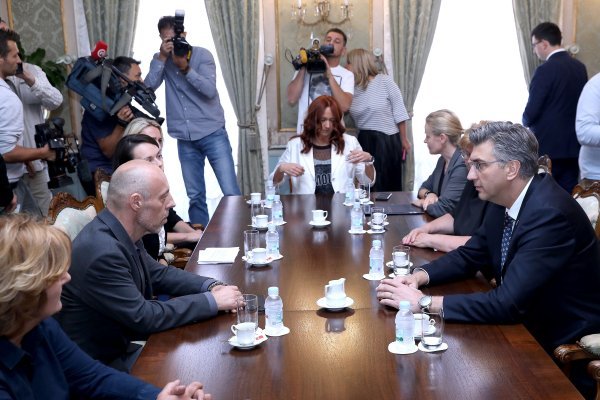 Andrej Plenković na sastanku s predstavnicima socijalnih radnika