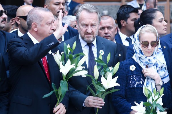 Turski predsjednik Erdogan u Sarajevu ispratio povorku sa posmrtnim ostacima 33 žrtve genocida