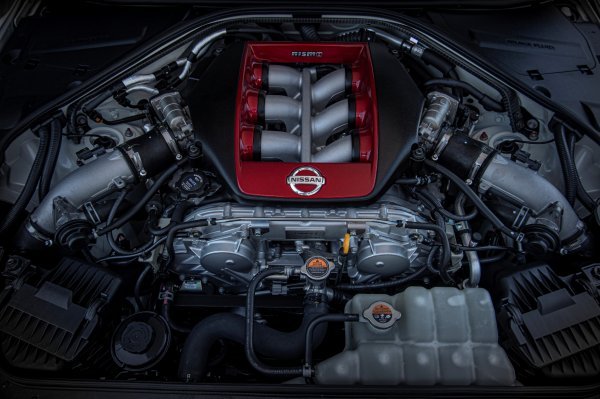 Nissanov 3,8-litreni benzinski motor V6 ima 600 KS