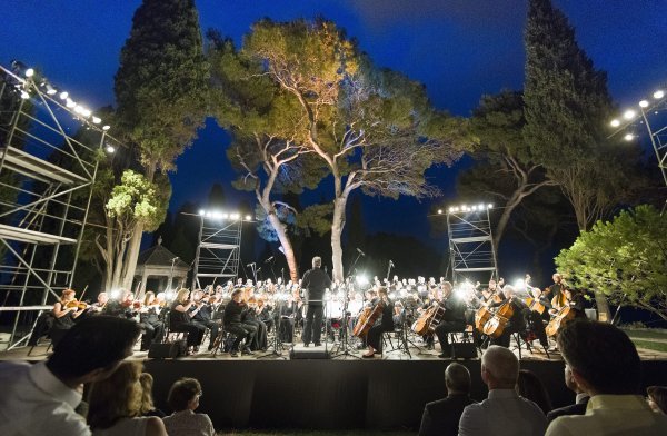Svečano otvaranje spomenika pjesniku i književniku Tonču Petrasovu Maroviću na Sustipanu