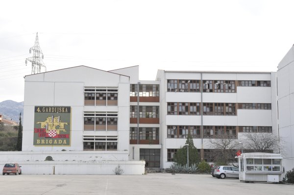 Bivša vojarna na Dračevcu