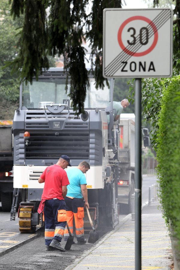 Zbog radova na uređenju kolnika Ulica Vladimira Nazora zatvorena za promet