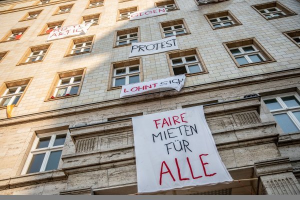 Prosvjed stanara u Aleji Karla Marxa u Berlinu zbog visokih cijena stanarina