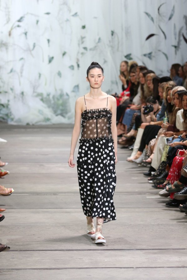 Modna revija dizajnerice Lee Mathews