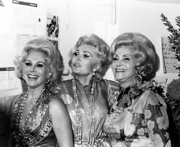 Eva Gabor, Zsa Zsa Gabor s majkom Jolie Gabor