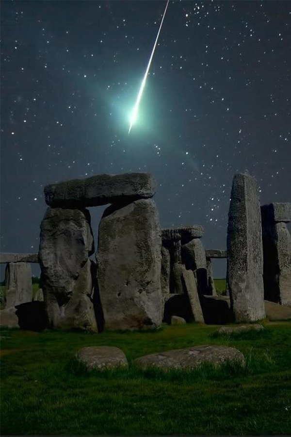 Lažni meteor nad Stonehengeom Screenshot /Twitter@Globe_pics