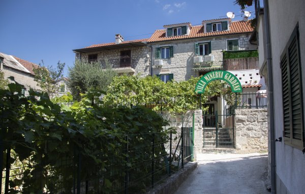 Vila Minerva Ravija Benganija u Splitu